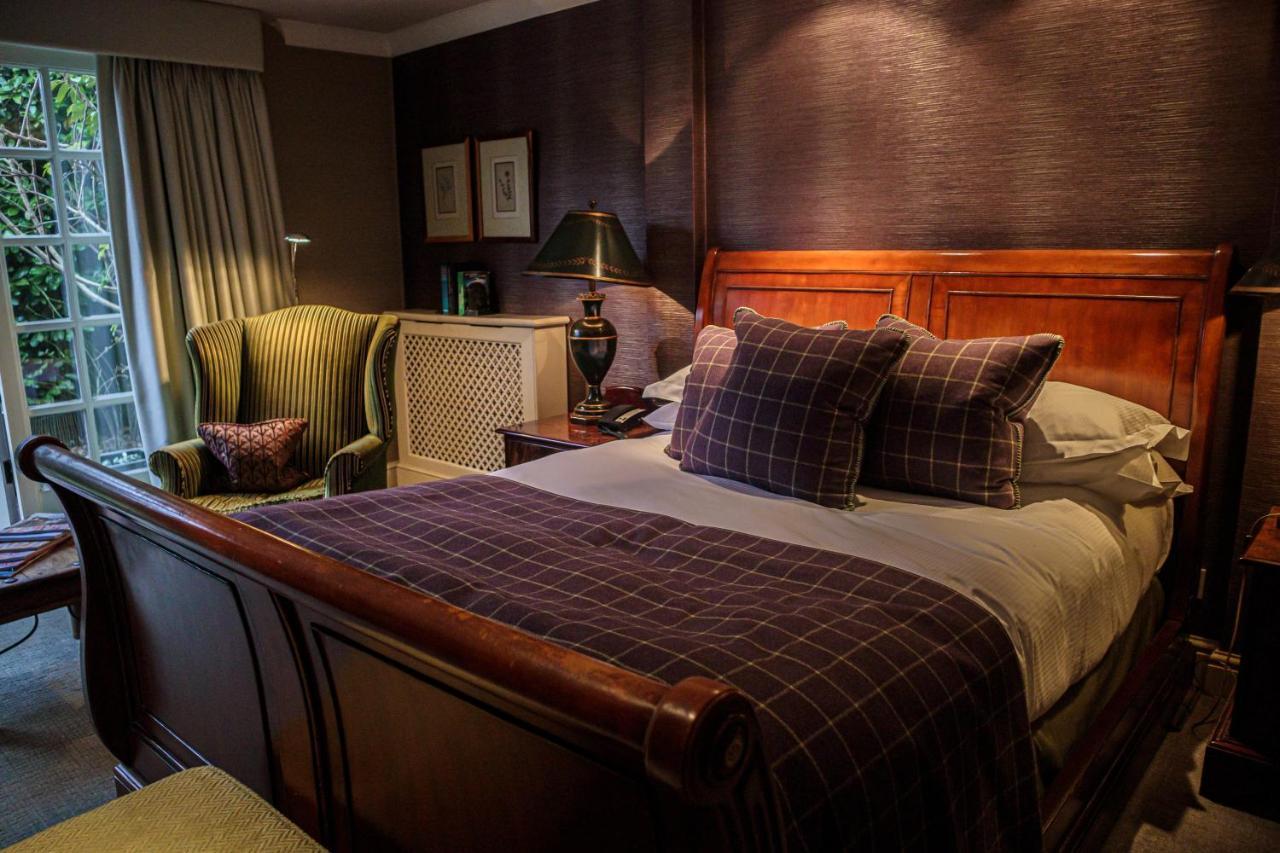 Langshott Manor - Luxury Hotel Gatwick Horley Dış mekan fotoğraf