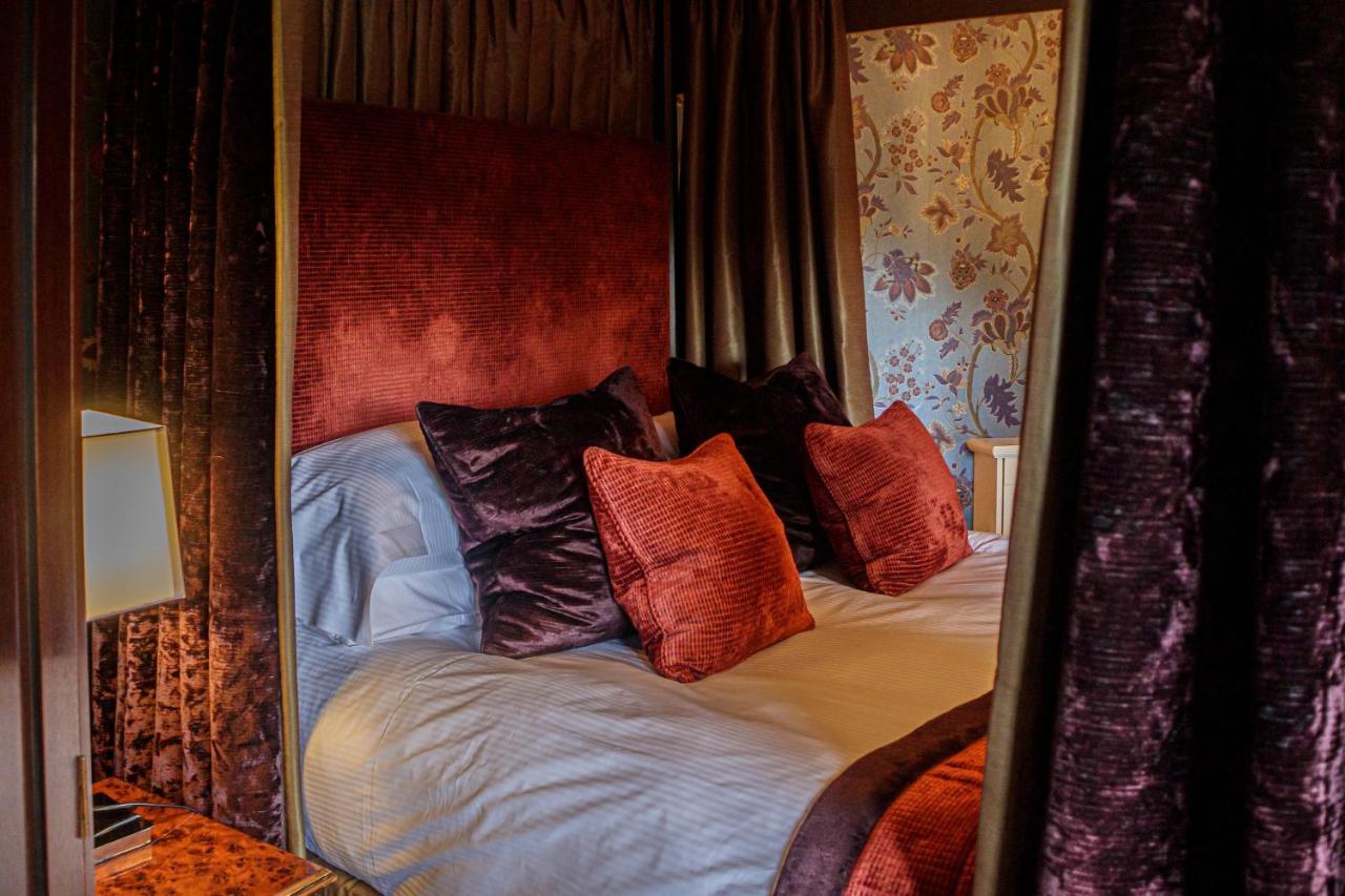 Langshott Manor - Luxury Hotel Gatwick Horley Dış mekan fotoğraf