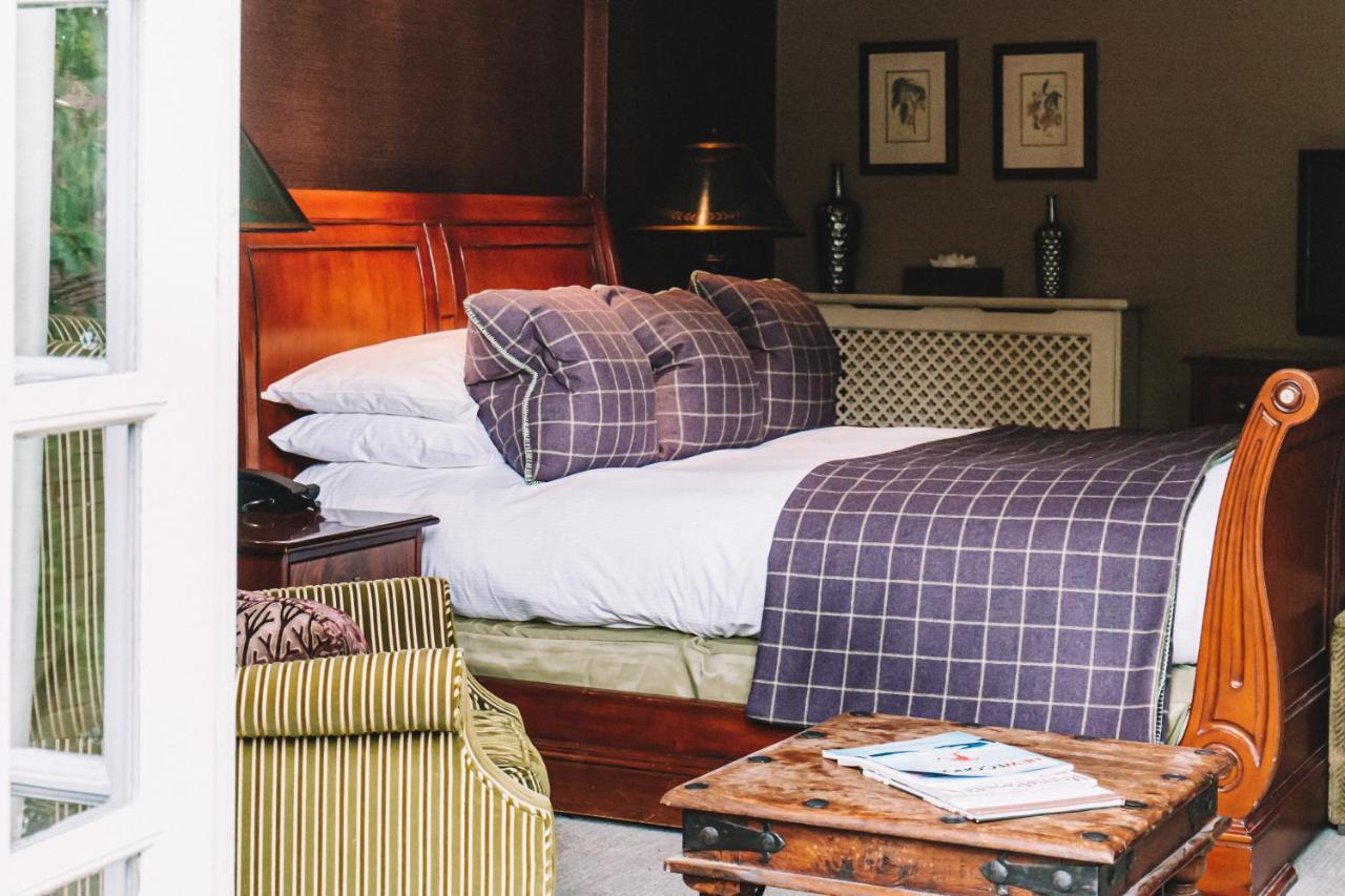 Langshott Manor - Luxury Hotel Gatwick Horley Dış mekan fotoğraf