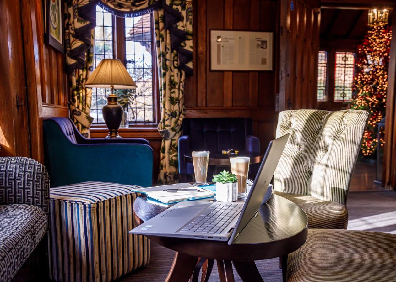 Langshott Manor - Luxury Hotel Gatwick Horley Dış mekan fotoğraf