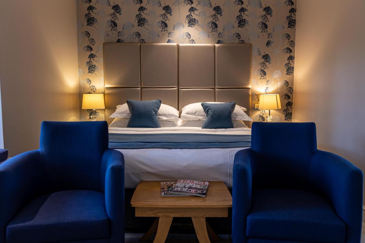 Langshott Manor - Luxury Hotel Gatwick Horley Dış mekan fotoğraf