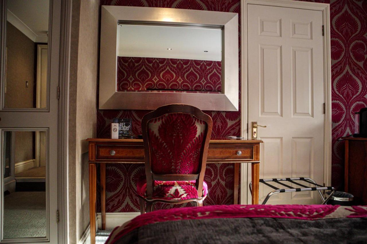 Langshott Manor - Luxury Hotel Gatwick Horley Dış mekan fotoğraf