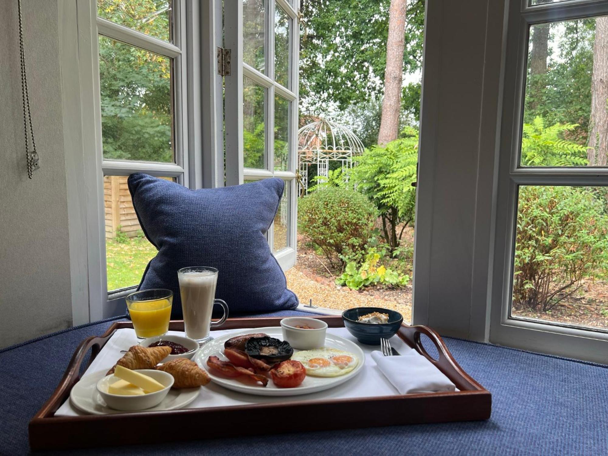 Langshott Manor - Luxury Hotel Gatwick Horley Dış mekan fotoğraf