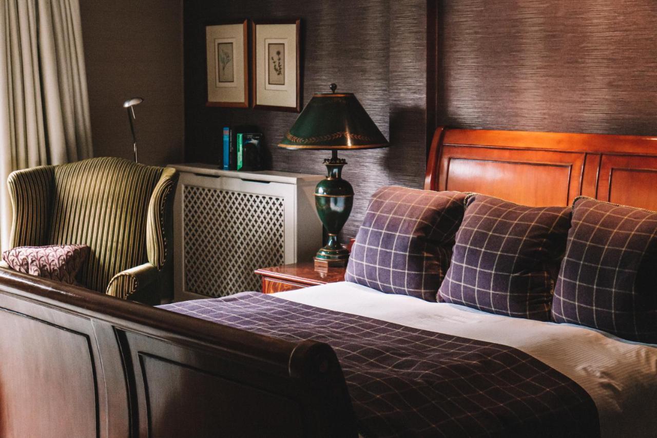 Langshott Manor - Luxury Hotel Gatwick Horley Dış mekan fotoğraf