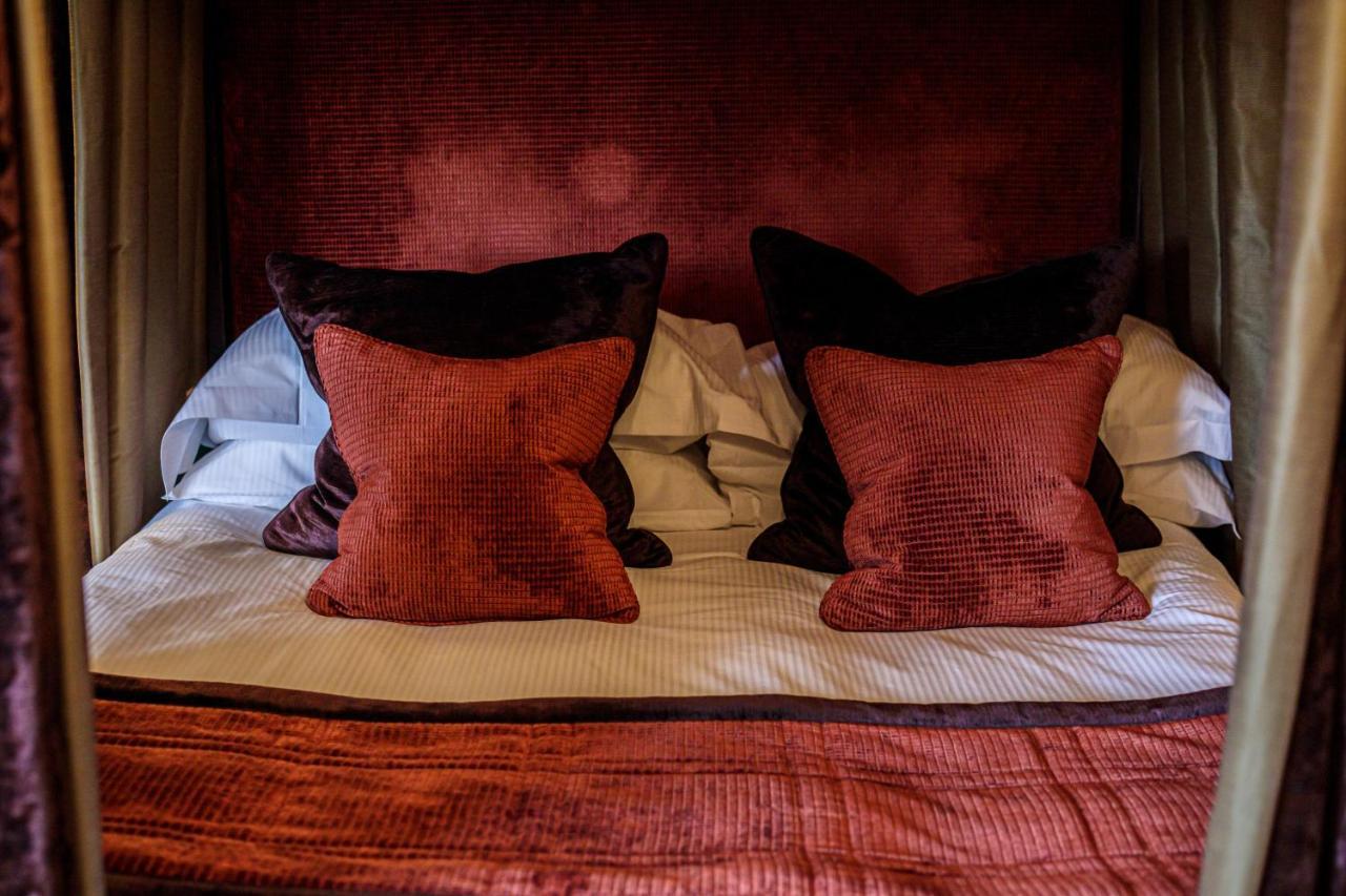 Langshott Manor - Luxury Hotel Gatwick Horley Dış mekan fotoğraf