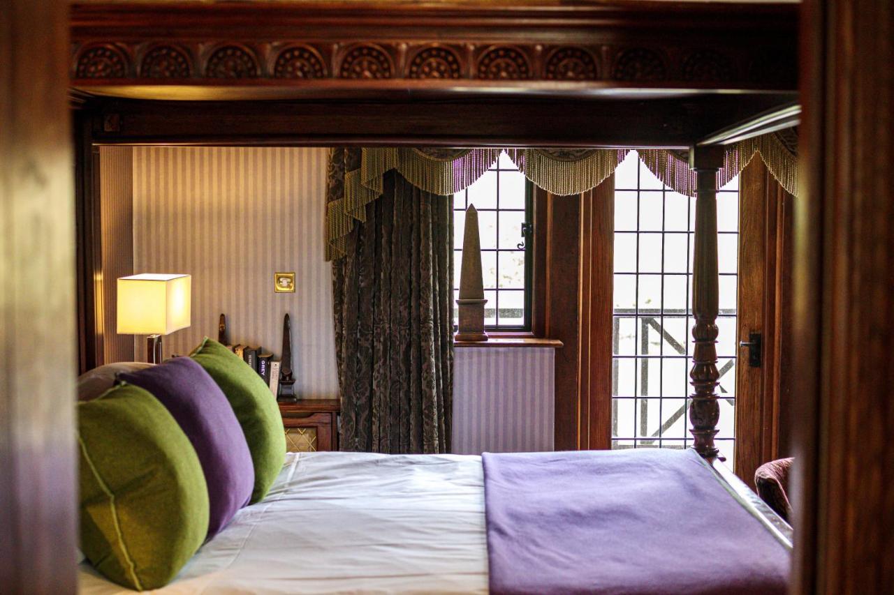 Langshott Manor - Luxury Hotel Gatwick Horley Dış mekan fotoğraf